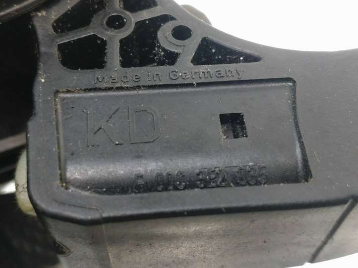 Mercedes-Benz Vito Viano W639 (2003 - 2010)  A9063000304 Педаль акселератора