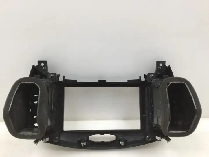 Nissan Juke I F15 (2010 - 2018) 682601KE0A Центральный воздушный дефлектор — фото 2