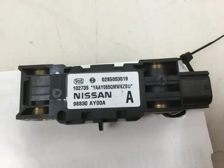 Nissan Note (E11) (2006 - 2014) 98830AY00A Датчик удара SRS — фото 2