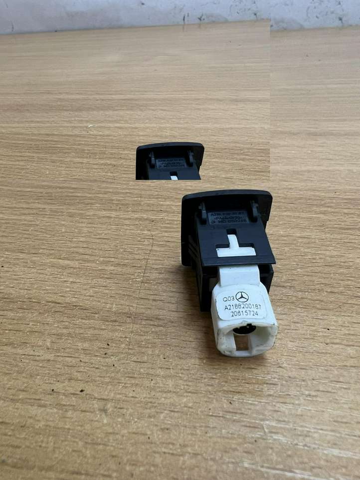 Mercedes-Benz S W221 (2005 - 2013)  A2188200187 Разъем USB