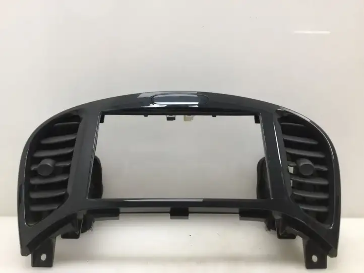 Nissan Juke I F15 (2010 - 2018) 682601KE0A Центральный воздушный дефлектор — фото 1