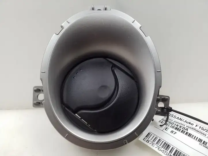 Nissan Juke I F15 (2010 - 2018) 687601KK0A Боковой воздушный дефлектор — фото 1