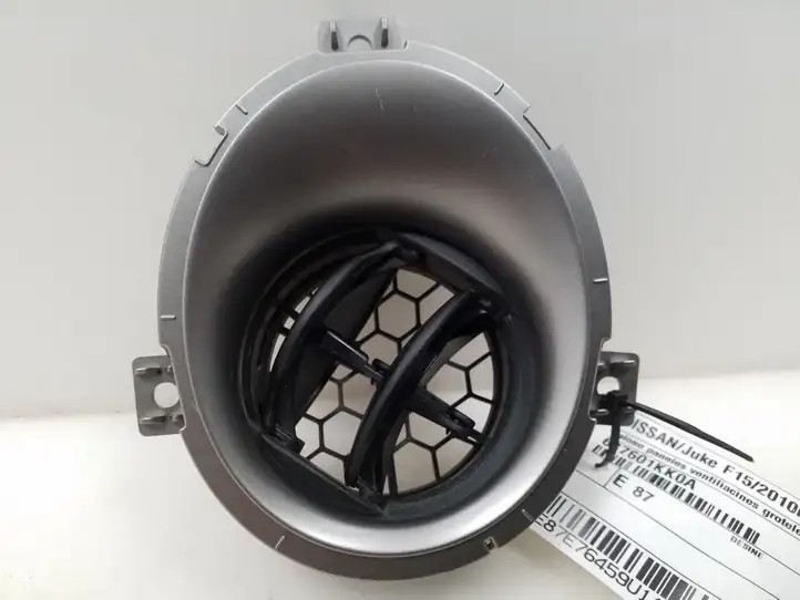 Nissan Juke I F15 (2010 - 2018) 687601KK0A Боковой воздушный дефлектор — фото 2