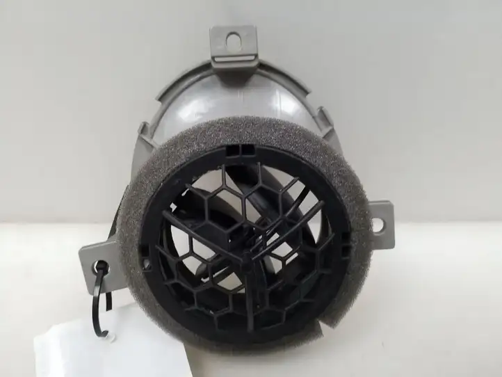 Nissan Juke I F15 (2010 - 2018) 687601KK0A Боковой воздушный дефлектор — фото 3