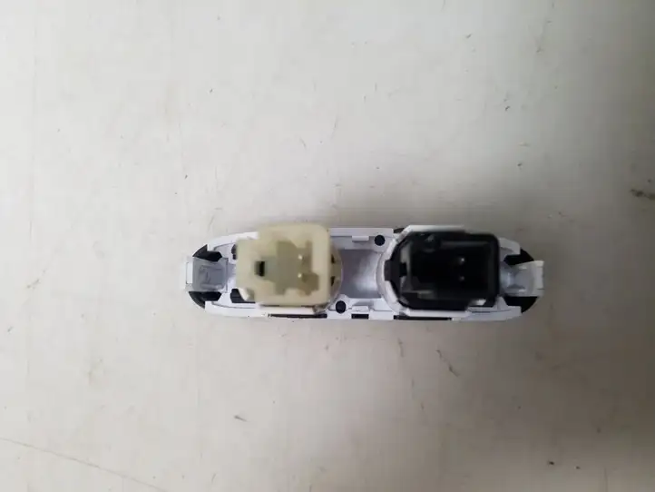 Nissan Juke I F15 (2010 - 2018) Включатель надувной подушки для пассажира — фото 2