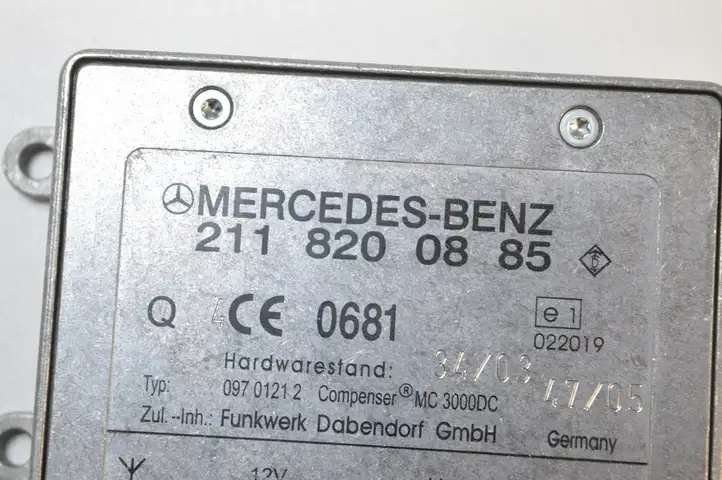 Mercedes-Benz CLS C219 (2003 - 2011) A2118200885 Усилитель антенны — фото 4