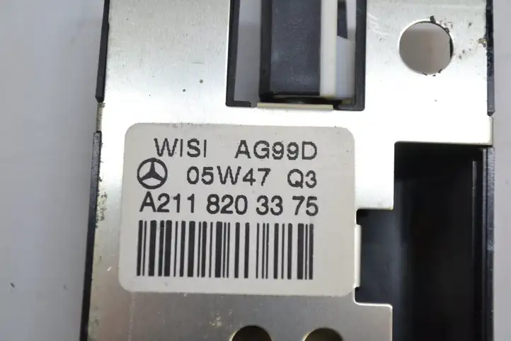 Mercedes-Benz CLS C219 (2003 - 2011) A2118203375 Усилитель антенны — фото 3