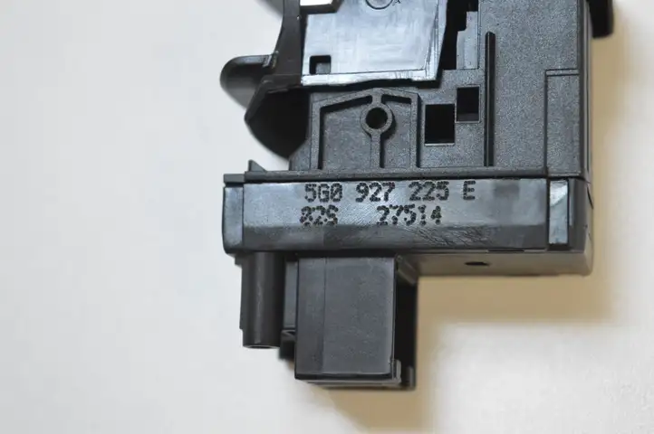 Volkswagen Golf VII (2013 - 2019) 5G0927225 Кнопка ручного тормоза — фото 3