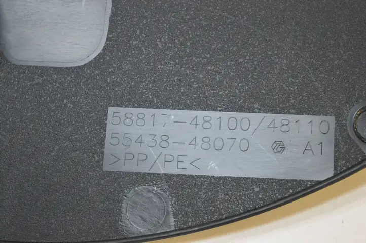 Lexus RX 450H (2015 - 2019) 5881748100 Прочие детали салона — фото 2