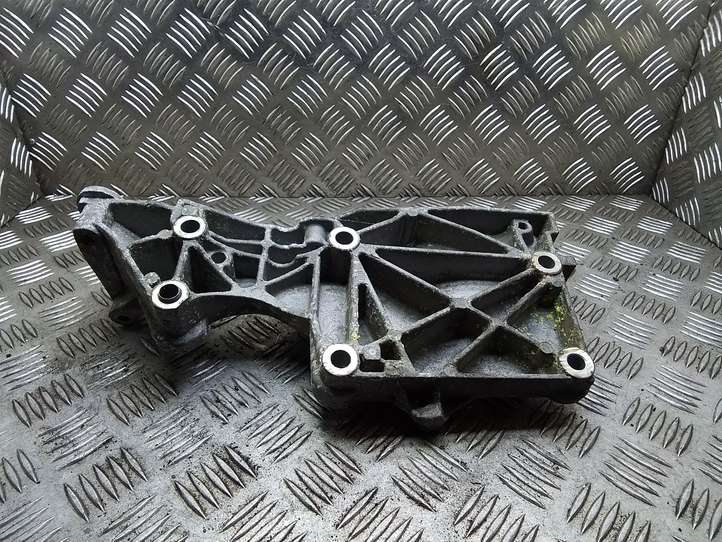 Volkswagen Golf V (2003 - 2009)  03G803143A Кронштейн