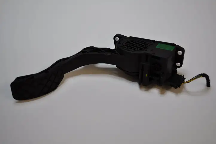 Skoda Rapid (NH) (2012 - 2019) 6R2721503D Педаль акселератора — фото 1