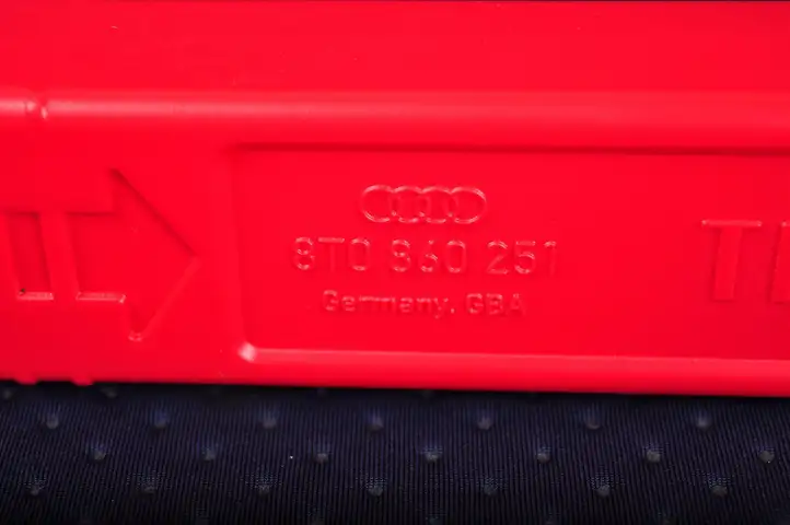 Audi A3/S3 8V (2012 - 2016) 8T0860251 Ящик для инструментов — фото 3