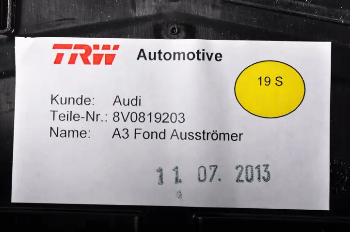 Audi A3/S3 8V (2012 - 2016) 8V0819203 Воздушная решетка панели — фото 1
