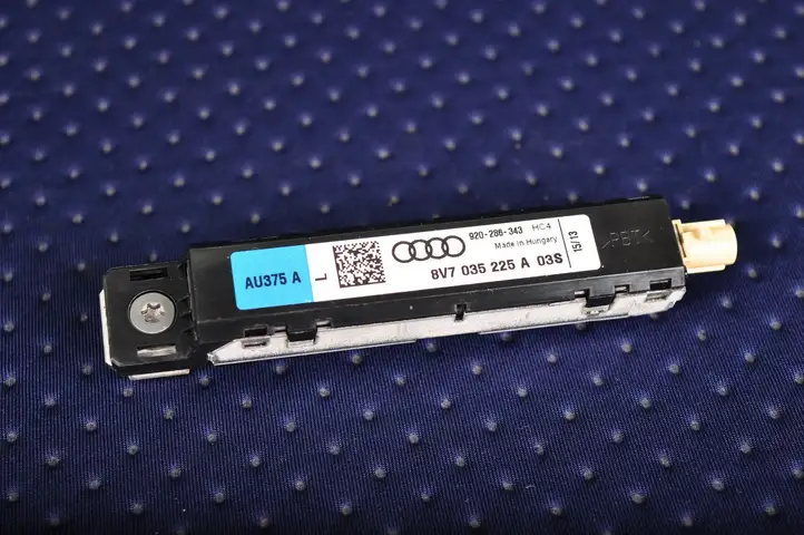 Audi A3/S3 8V (2012 - 2016) 8V7035225A Усилитель антенны — фото 2
