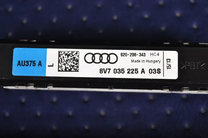 Audi A3/S3 8V (2012 - 2016) 8V7035225A Усилитель антенны — фото 4