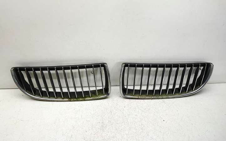 BMW 3 E90 E91 (2005 - 2012)  7120010 Верхняя решётка