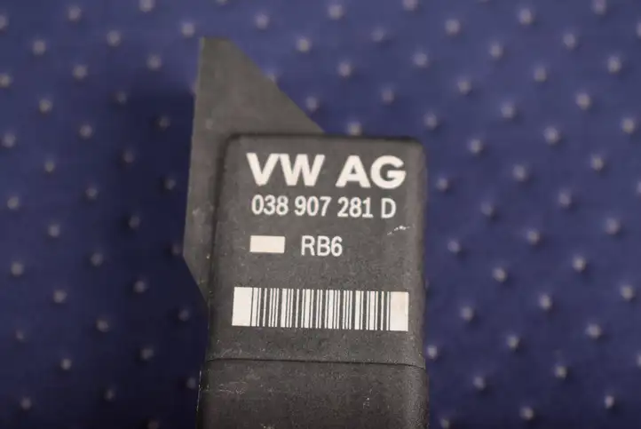 Audi A4 S4 B9 (2015 - 2019) 038907281D Реле накала свечей — фото 4