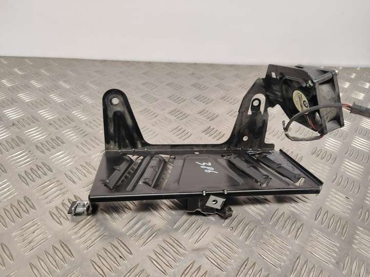 BMW 7 F01 F02 F03 F04 (2008 - 2016)  9153135 Держатель / кронштейн усилителя звука