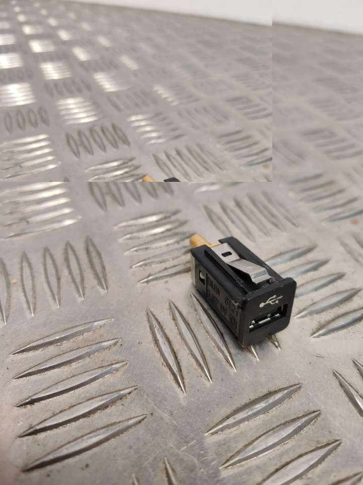 BMW 7 F01 F02 F03 F04 (2008 - 2016)  9167196 Разъем USB