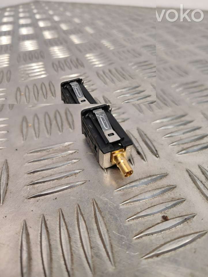 BMW 7 F01 F02 F03 F04 (2008 - 2016)  9167196 Разъем USB