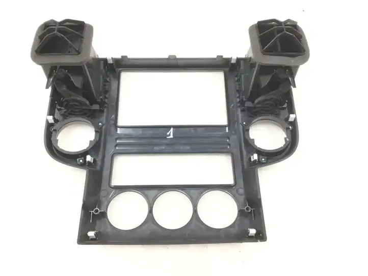 Nissan X-Trail T30 (2001 - 2007) Центральный воздушный дефлектор — фото 2