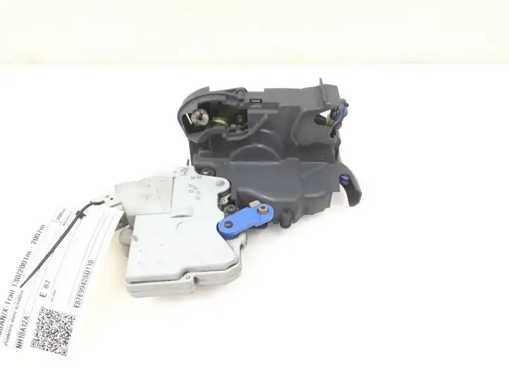 Nissan X-Trail T30 (2001 - 2007) NH10A12A Замок ручки двери — фото 1