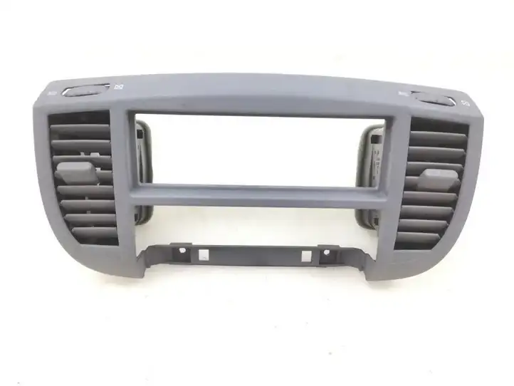 Nissan Micra (2003 - 2007) 68260K10381 Центральный воздушный дефлектор — фото 1