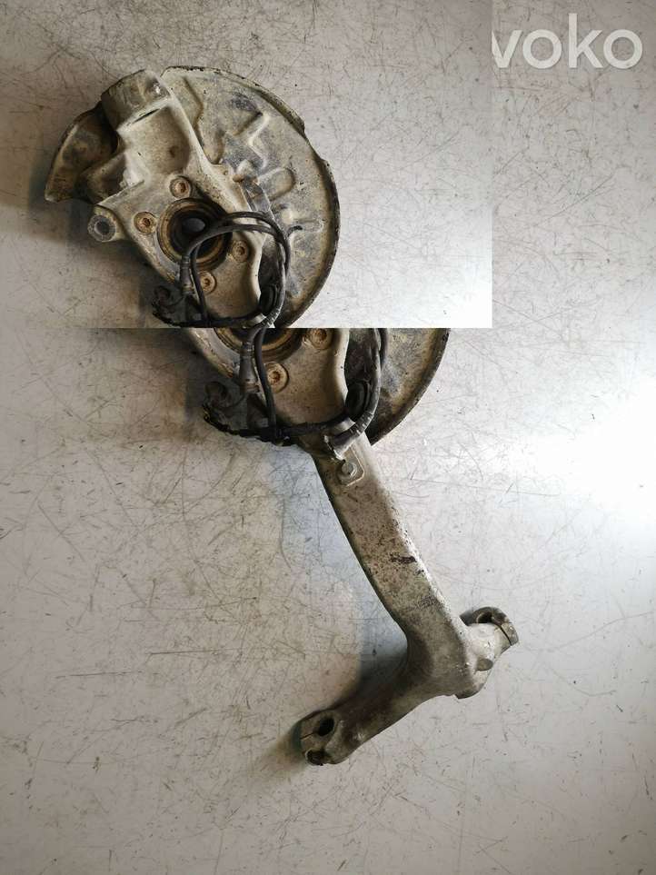 Audi A4 (2000 - 2006)  8E04072426 Передний поворотный кулак (ступица, цапфа)