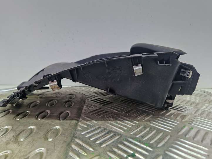 Peugeot 207 (2010 - 2016)  96724729ZD Центральный дефлектор