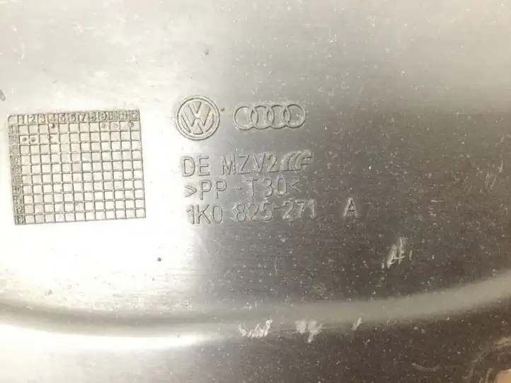 Volkswagen Golf V (2003 - 2009) 1K0825271A Защита днища — фото 3