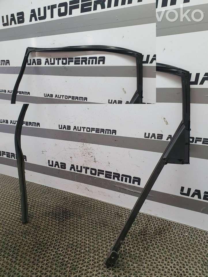 Nissan Qashqai (2013 - 2017)  823304EA0A Уплотнительная резина стекла задней двери