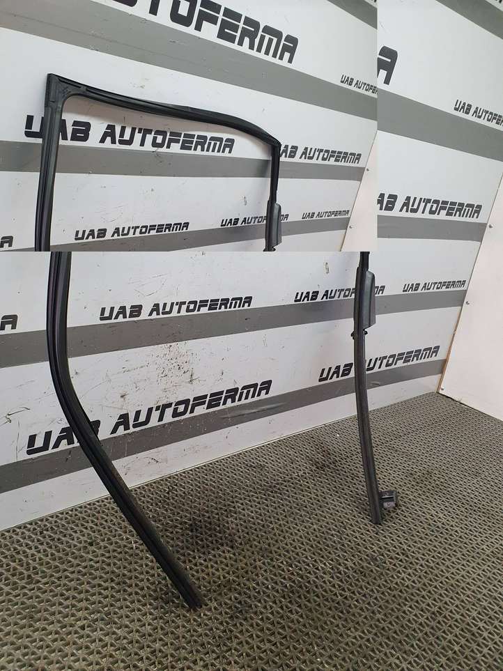 Nissan Qashqai (2013 - 2017)  823304EA0A Уплотнительная резина стекла задней двери