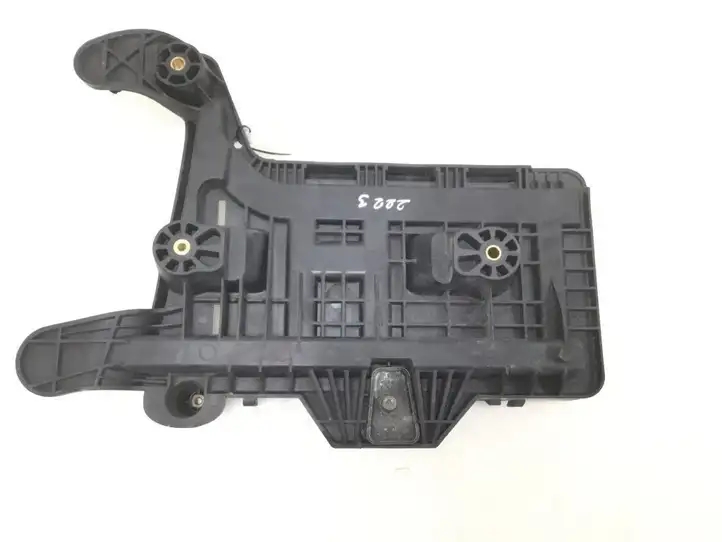 Volkswagen Golf V (2003 - 2009) 1K0915333C Держатель аккумулятора — фото 2