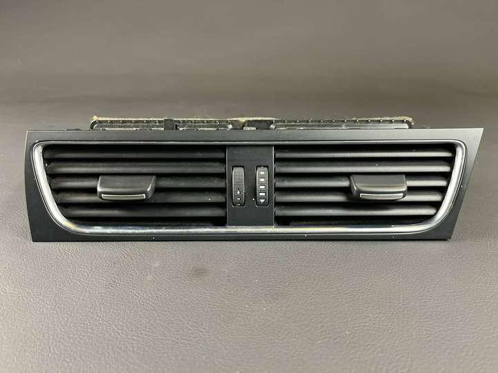 Audi A5 (2007 - 2011)  8T2820951 Центральный дефлектор