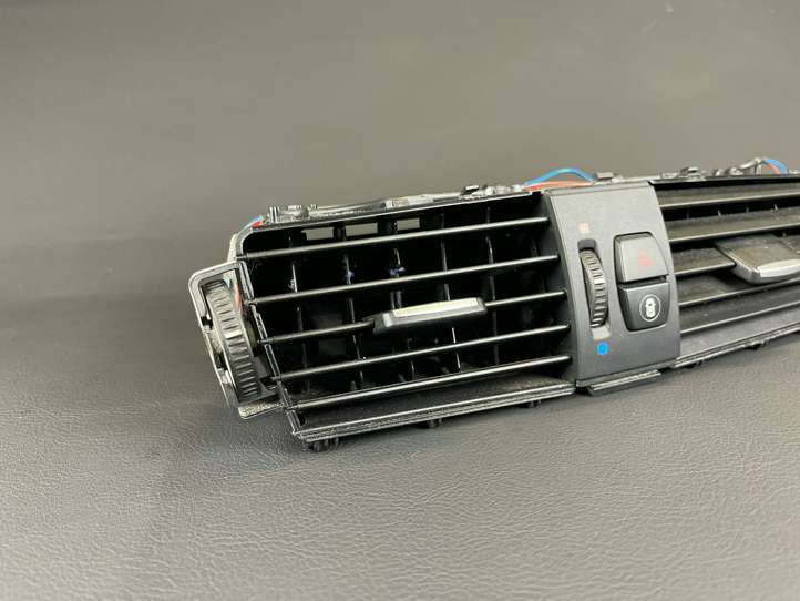 BMW X3 F25 (2010 - 2017)  8159542 Центральный дефлектор