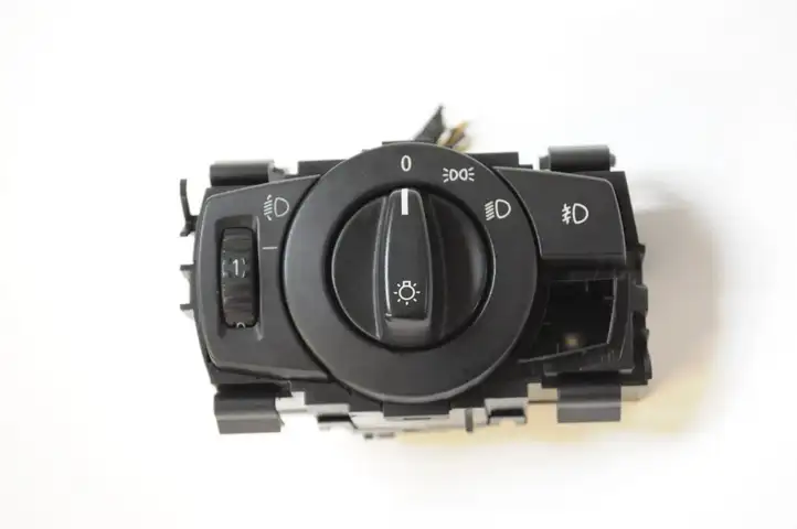 BMW 3 E90 E91 (2005 - 2012) 6932794 Включатель фонарей — фото 1