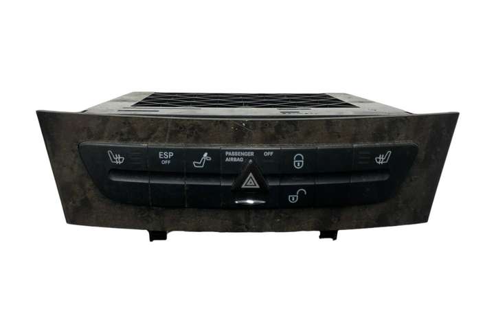 Mercedes-Benz E W211 (2002 - 2009)  A2116800552 Другая деталь панели