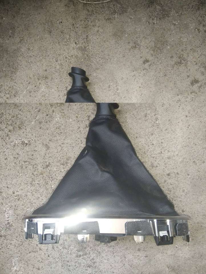 Renault Kadjar (2015 - 2018)  341409443R Отделка рычага переключения передач (кожа, головка)