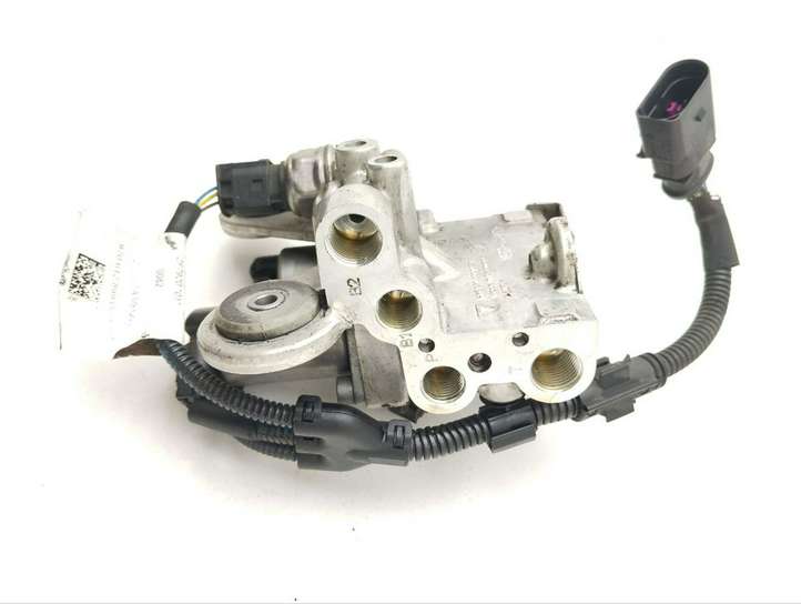 Porsche Panamera (2009 - 2013)  97035907704 Распределитель воздуха / блок клапана (пневматическое шасси)