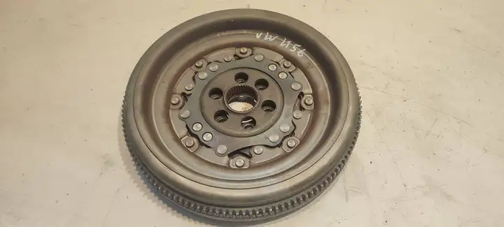 Volkswagen Golf V (2003 - 2009)   Маховик