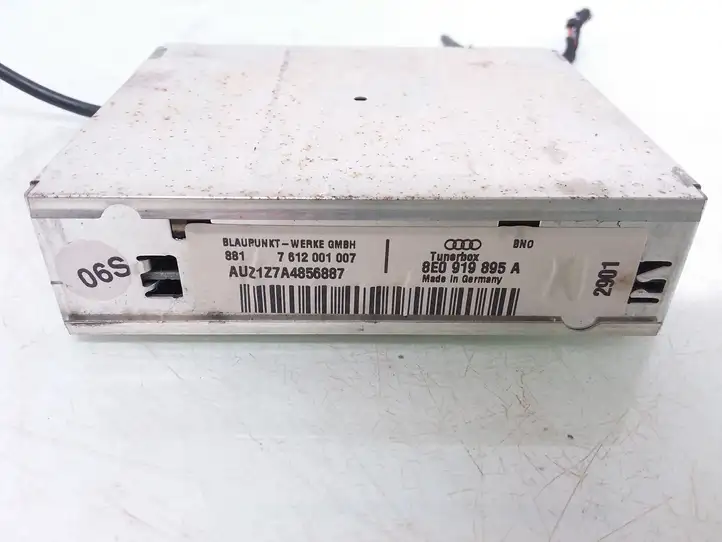 Audi A4 S4 B6 8E 8H (2000 - 2006) 8E0919895A Усилитель антенны — фото 2