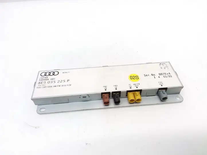 Audi A4 S4 B6 8E 8H (2000 - 2006) 8E9035225P Усилитель антенны — фото 1