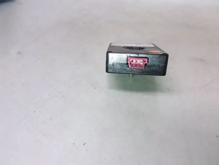 BMW 3 E46 (1998 - 2005) 8386546 Усилитель антенны — фото 4