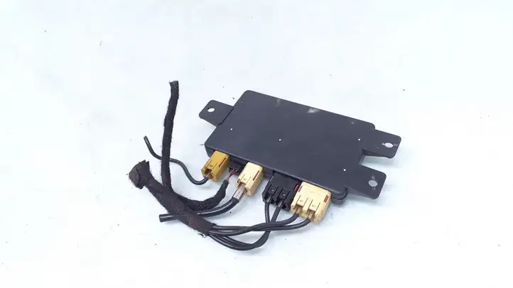 Audi A8 S8 D2 4D (1999 - 2002) 4D0035530C Усилитель антенны — фото 2