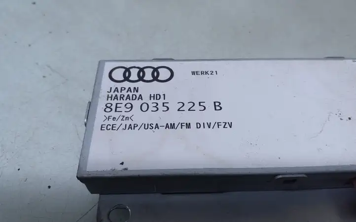 Audi A4 S4 B6 8E 8H (2000 - 2006) 8E9035225B Усилитель антенны — фото 4
