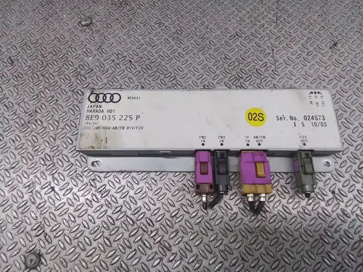 Audi A4 S4 B6 8E 8H (2000 - 2006) 8E9035225P Усилитель антенны — фото 1