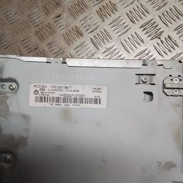 Volkswagen PASSAT B6 (2005 - 2010) 1K0035190B Магнитола / мультимедийная система — фото 2