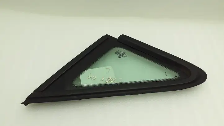 Volkswagen Caddy (2004 - 2010)  2K0845411C Треугольное стекло в передней части кузова