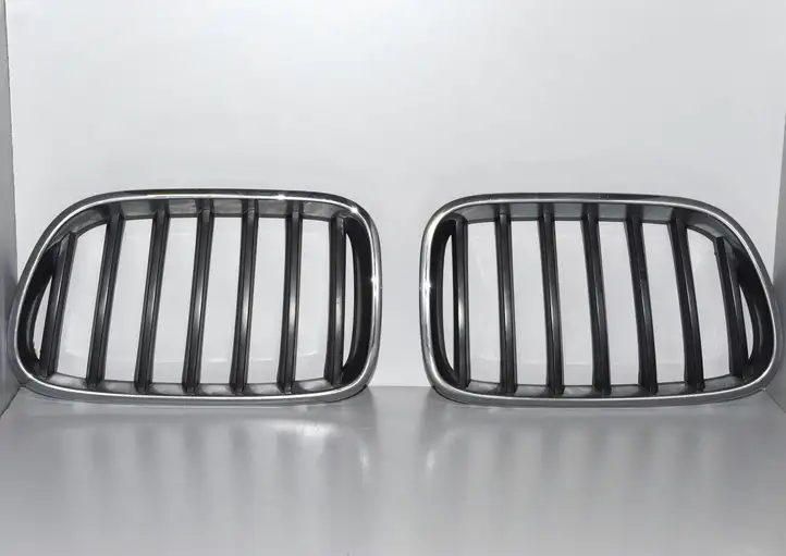 BMW X3 F25 (2010 - 2017) 51117237422 Передняя решетка — фото 1