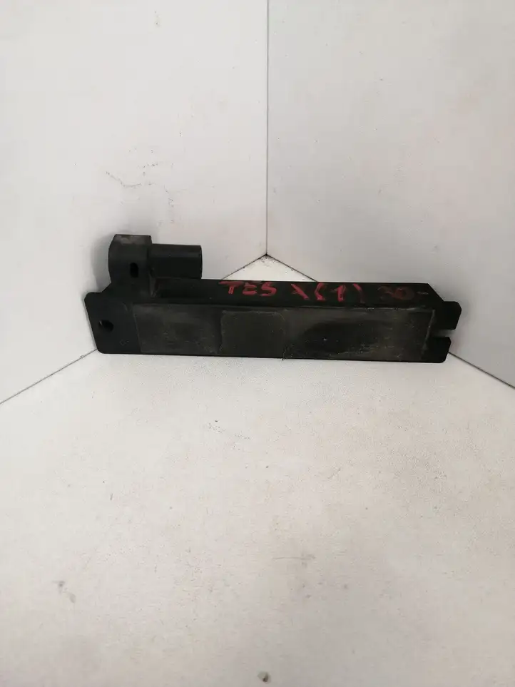 Tesla Model X (2015 - 2021) 104313000B Антенна бесключевого доступа — фото 1